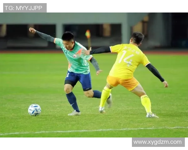 以传奇足球运动员成长历程全面展示绿色竞技精神风貌时代魅力特质